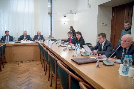 Профильный комитет поддержал законопроект о замещении жителями Крыма должностей госслужбы