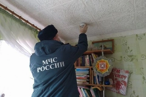 Многодетная семья спаслась из огня благодаря пожарному извещателю
