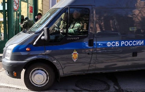 О том, что под видом программных обновлений устройство может быть заражено вредоносом, предупредили в ФСБ