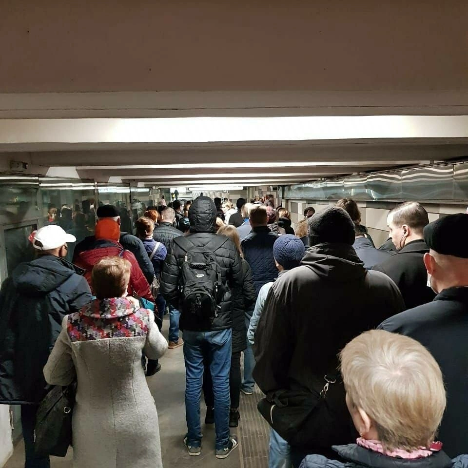 Собянин назвал ситуацию с очередями в метро критичной