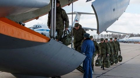Из Италии вылетел 12-й самолет с российскими военнослужащими, выполнявшими задачи по оказанию помощи в борьбе с коронавирусной инфекцией
