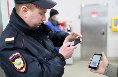 В московской мэрии хотят обеспечить полицейских недорогими смартфонами