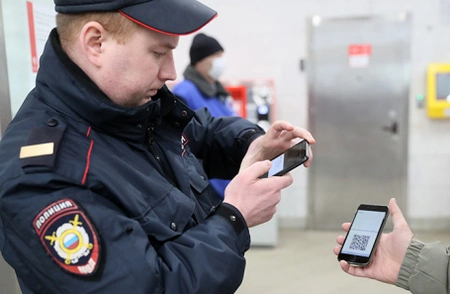 В московской мэрии хотят обеспечить полицейских недорогими смартфонами