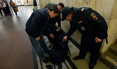 Личный опыт полицейского, проверяющего людей в метро
