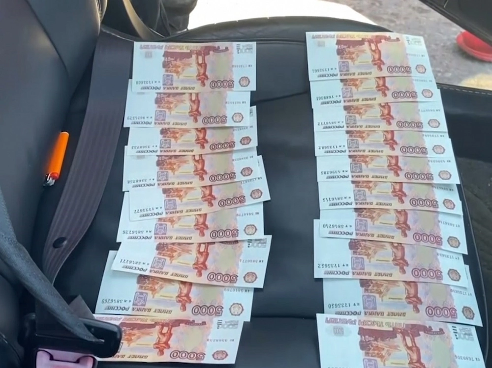 В Омске полицейские задержали подозреваемых в попытке сбыта поддельных денежных средств