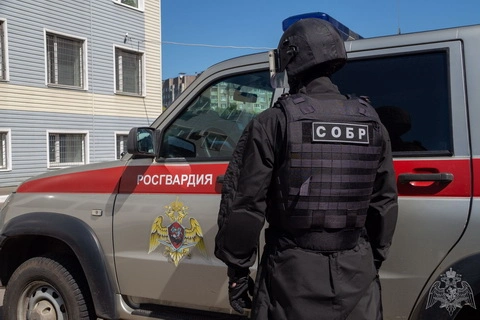 В Красноярске СОБР Росгвардии оказал содействие полицейским в задержании подозреваемых в нападении на инкассаторов