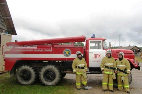 Добровольные пожарные потушили горящий дом в Сылоге