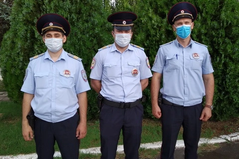 В Краснодарском крае полицейские оказали доврачебную помощь пожилой женщине, которой стало плохо на улице