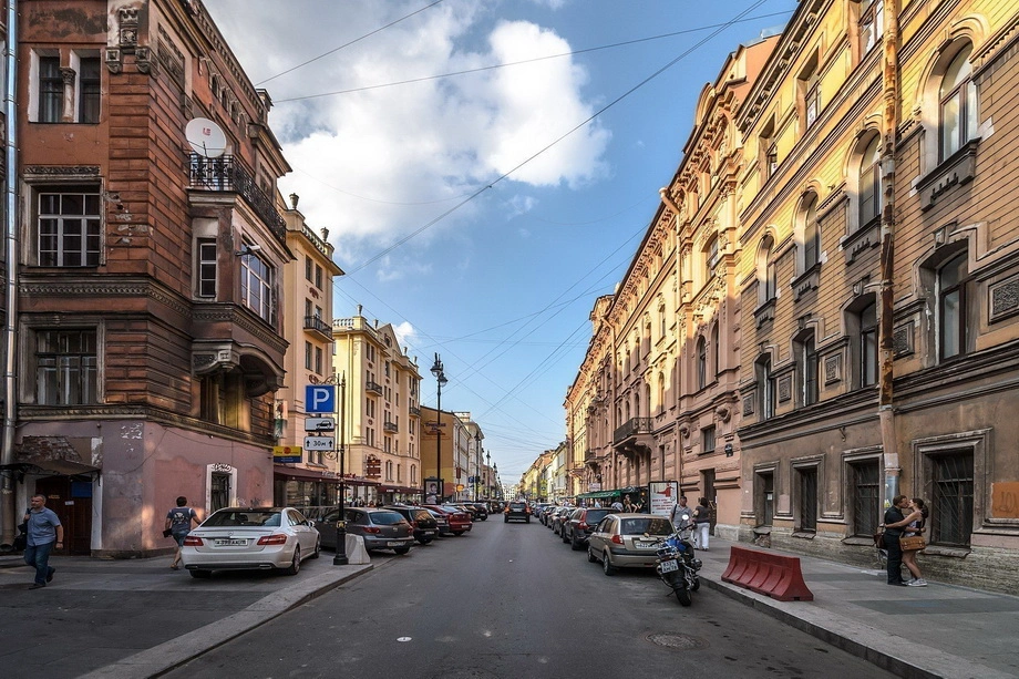 В Питере, в центре города, рестораторы организовали частную охрану