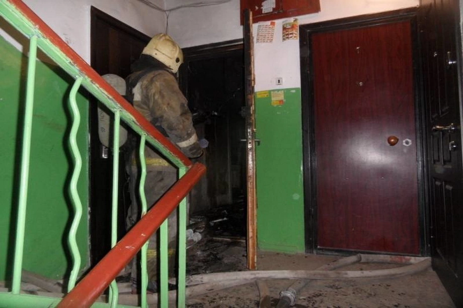 Более 20 человек тушили пожар в квартире жилого дома в Иваново