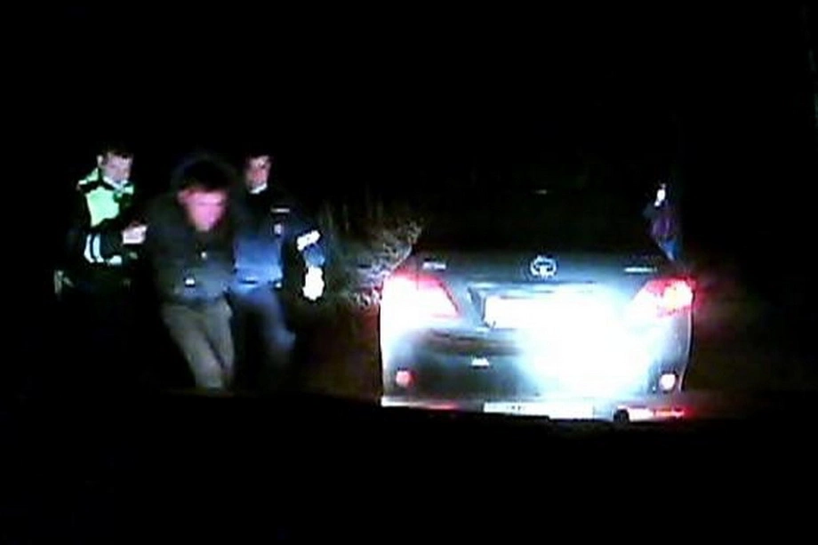 В Удмуртии для остановки автомобиля сотрудникам полиции пришлось применить табельное оружие