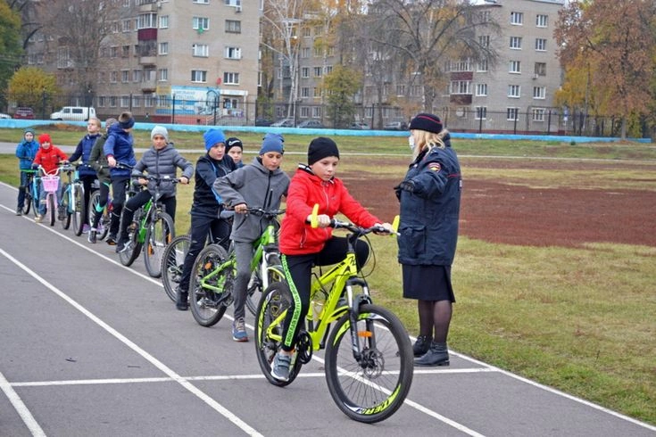 В Тамбовской области автоинспекторы напомнили о дорожной безопасности юным велосипедистам