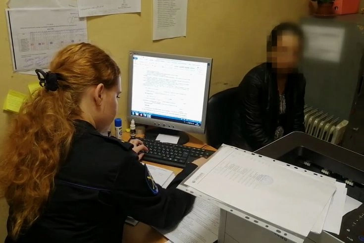 В Новгородской области обвиняемая в мошенничестве под видом онлайн-целителя предстанет перед судом