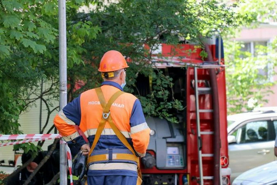 8 человек спасли огнеборцы при ликвидации пожара на ул. Сергея Макеева в Москве