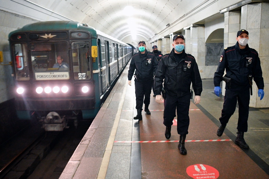На всех станциях столичной подземки начались «масочные» рейды