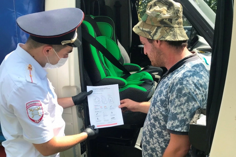 Разъяснительные пункты детской безопасности организовали на дороге автоинспекторы в Кабардино-Балкарии