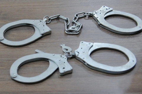 В Республике Крым полицейские задержали участников преступного сообщества, подозреваемых в незаконной банковской деятельности