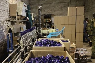 В Псковской области пресечено масштабное производство контрафактного алкоголя
