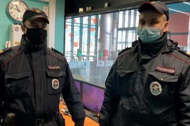 В столичном метрополитене усмирили дебошира в вестибюле станции