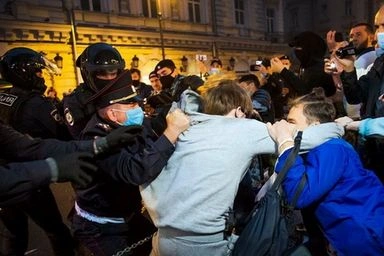 Подавление протестов: Кремль, наученный белорусским примером, уверен в своих силах