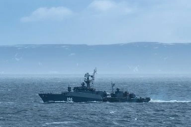 Малый противолодочный корабль «Снежногорск» вышел в Баренцево море для выполнения артиллерийских стрельб