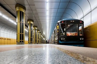 Прокуратура проводит проверку в петербургском метро по поводу падения девушки-инвалида с эскалатора