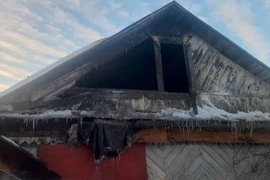 Под Санкт-Петербургом полицейские спасли пожилую семейную пару из пожара в частном доме