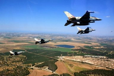 Израильский эксперт считает, что крымские ПВО собьют самолеты США, находящиеся в небе России