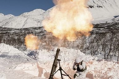 Минометные расчеты морской пехоты ТОФ провели профилактический обстрел более 200 гектаров горных склонов в лавиноопасных районах Камчатки