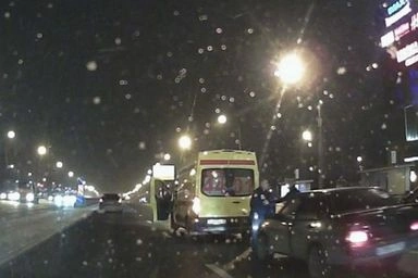 В столице водитель автомобиля неотложки открыл огонь