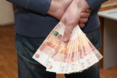 В Норильске руководитель предприятия три года присваивал зарплату наёмного работника