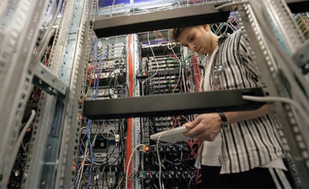 Huawei установит на серверы российскую ОС