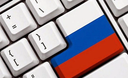 Политолог Самонкин призвал развивать Рунет для обеспечения безопасности от Запада...