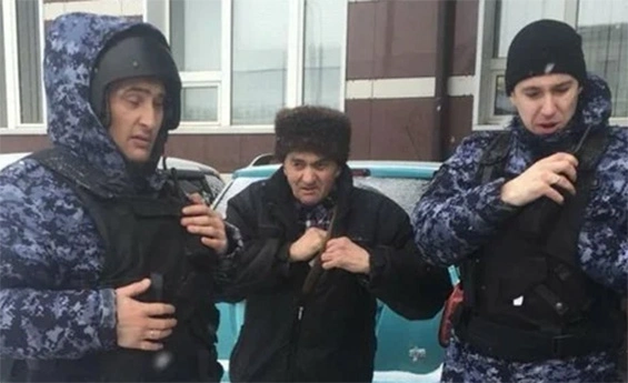 К зданию Минэкономики РТ съехались экстренные службы из-за оставленной у входа сумки