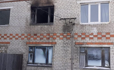 Пожарные эвакуировали людей из задымленного дома в Мазановском районе