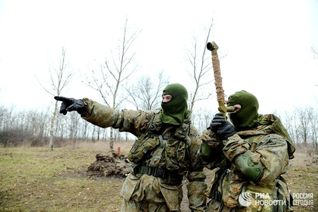 В горах Карачаево-Черкесии разведчики ЮВО учились блокировать диверсантов