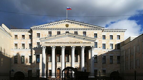 Законность нормативных правовых актов, принимаемых государственными органами и органами местного самоуправления, находится под постоянным надзором прокуроров