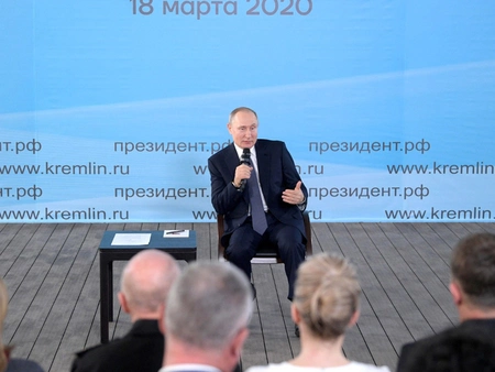 Владимир Путин встретился с представителями общественности Крыма и Севастополя