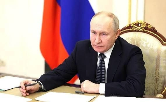 Путин заявил о продолжении освоения Арктики и развитии ледокольного флота