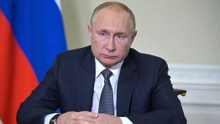 Путин поздравил россиян с Днем защитника Отечества