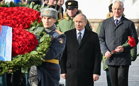 Путин вручил госнаграды военным в День защитника Отечества