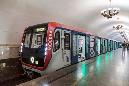 В московском метро на Сокольнической линии задымился поезд