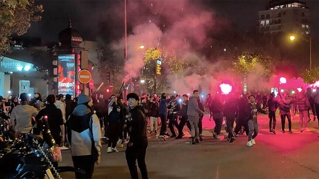 Болельщики ПСЖ устроили погромы в Париже после выхода команды в финал Лиги чемпионов