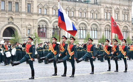 Путин встретил 9 Мая с двумя ветеранами