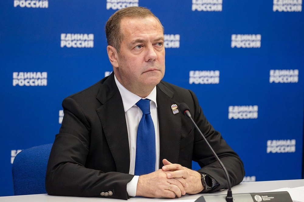 Медведев заявил, что Пашинян взял курс на разрыв отношений с Россией