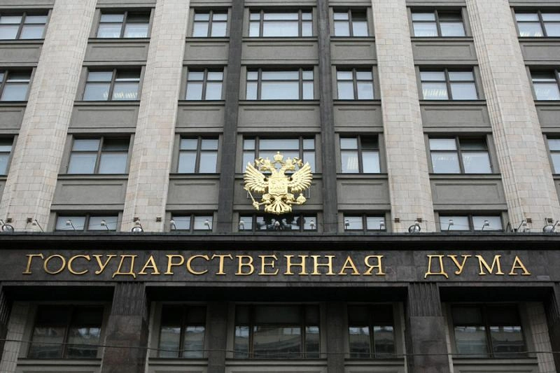 Госдума окончательно повысила госпошлины для мигрантов в несколько раз