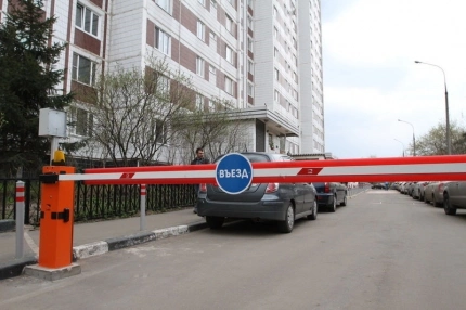 Жителям столицы установить шлагбаум во дворе станет дешевле