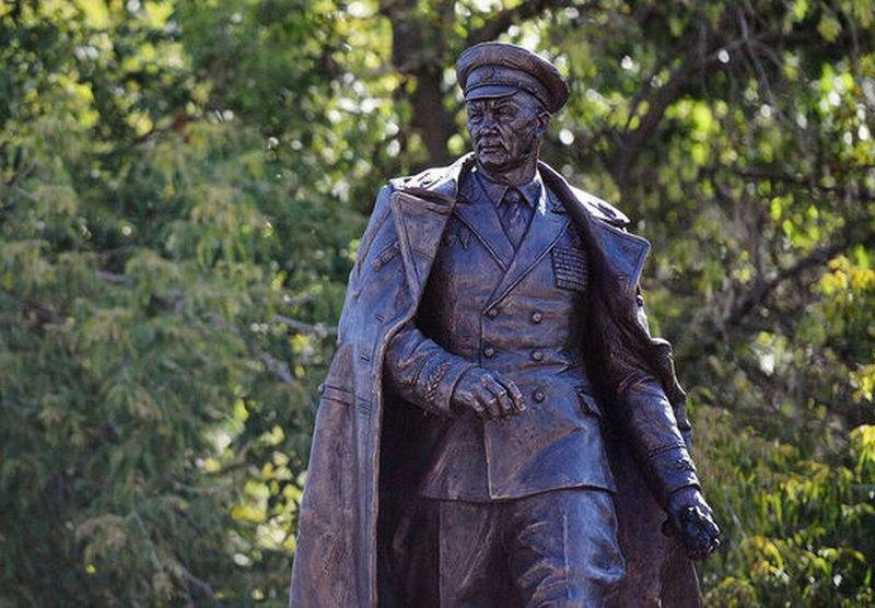 Шойгу открыл в Москве памятник генералу Маргелову