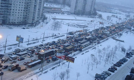 Непогода в Москве сказалась на работе наземного и воздушного транспорта