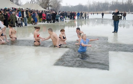 В Подмосковье для крещенских купаний оборудуют 200 водоемов